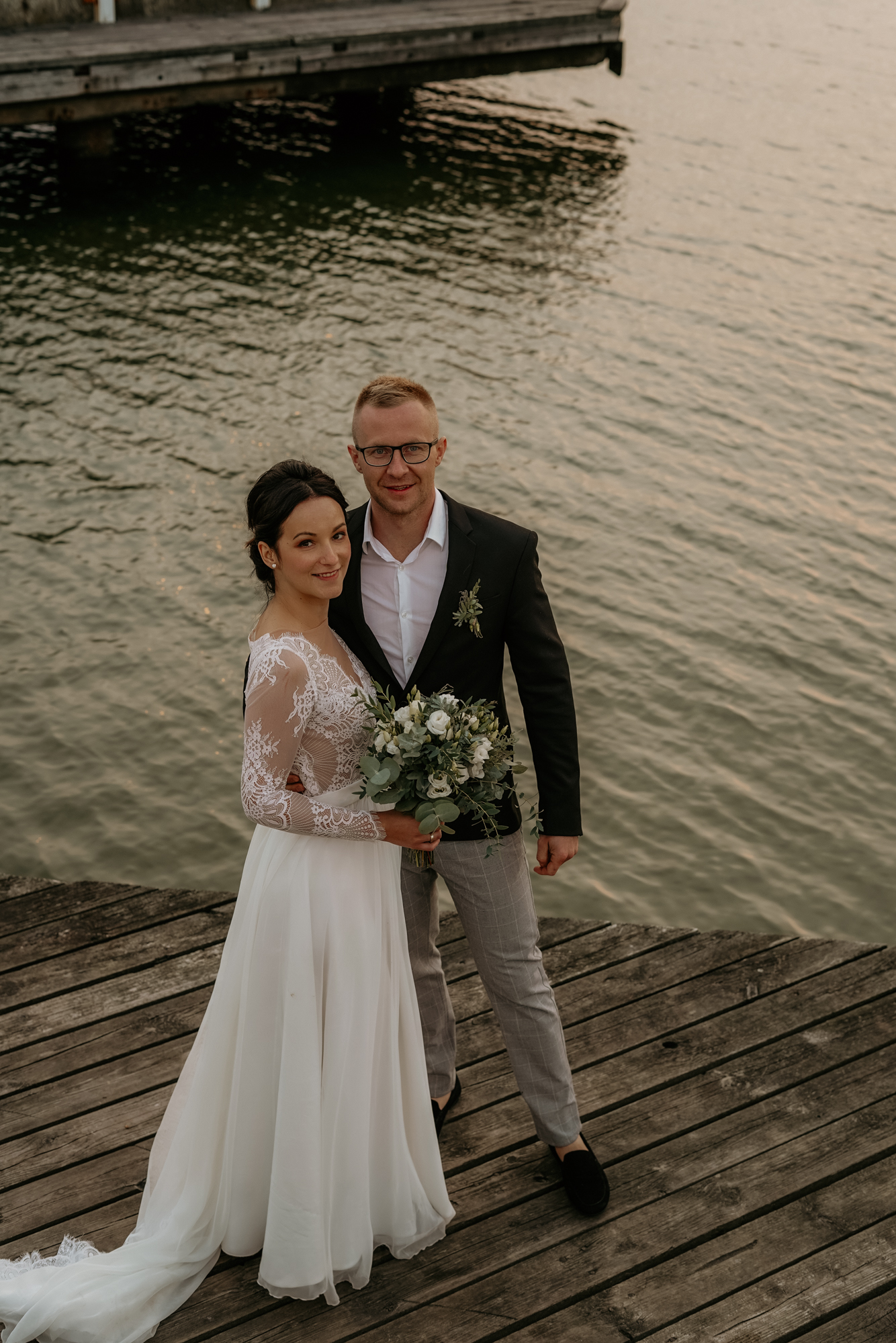 Młoda para. Sesja ślubna w plenerze. Foto: Magda Krzywosińska