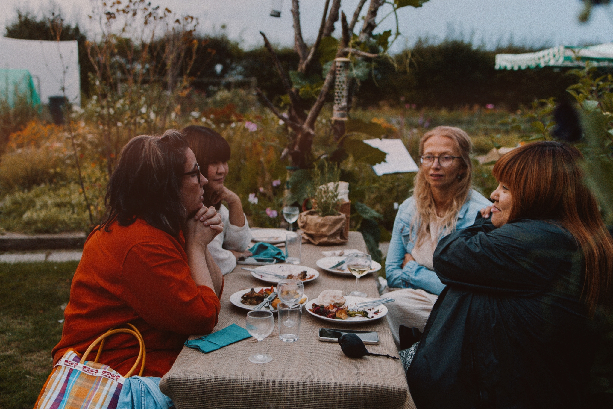 The Sussex Peasant • Pitfield Barn Goście na przyjęciu na farmie
