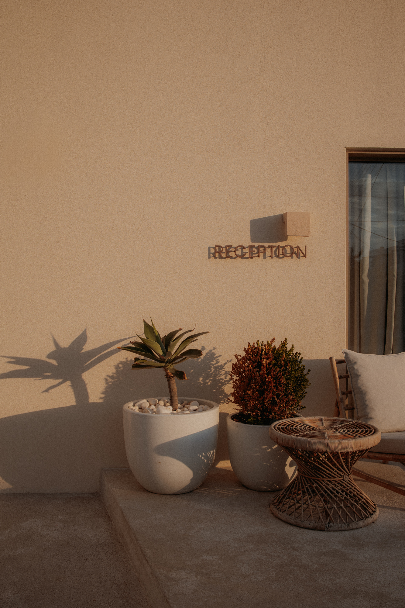 recepcja White Pebble Suits Milos